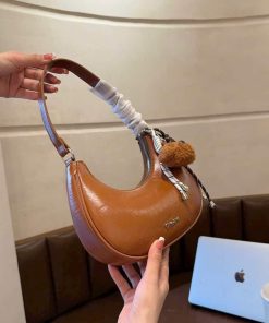 TÚI KẸP NÁCH DÁNG THUYỀN CHINO2ND KÈM GẤU