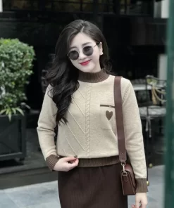 Áo len nữ Evalover 2806 họa tiết tim cúc túi, thiết kế dáng xuông freesize