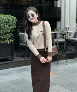 Áo len nữ Evalover 2806 họa tiết tim cúc túi, thiết kế dáng xuông freesize