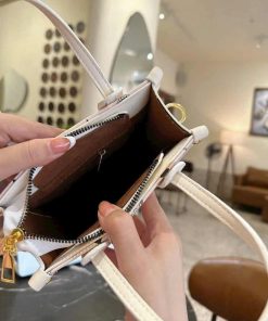 túi xách dáng điện thoại M.C.M