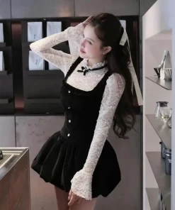 Set váy yếm nhung dáng bí phối áo ren lưới dài tay đính nơ