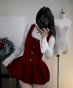 Set váy yếm nhung dáng bí phối áo ren lưới dài tay đính nơ